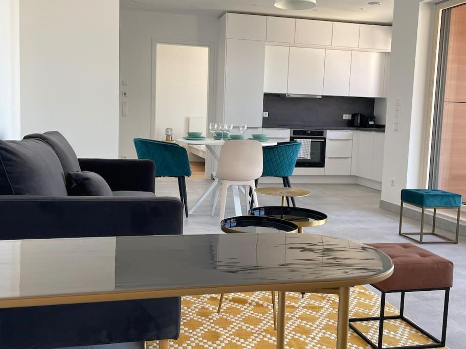 New And Large Flat In Center-terrace And Parking- 142-100 Luxemburg